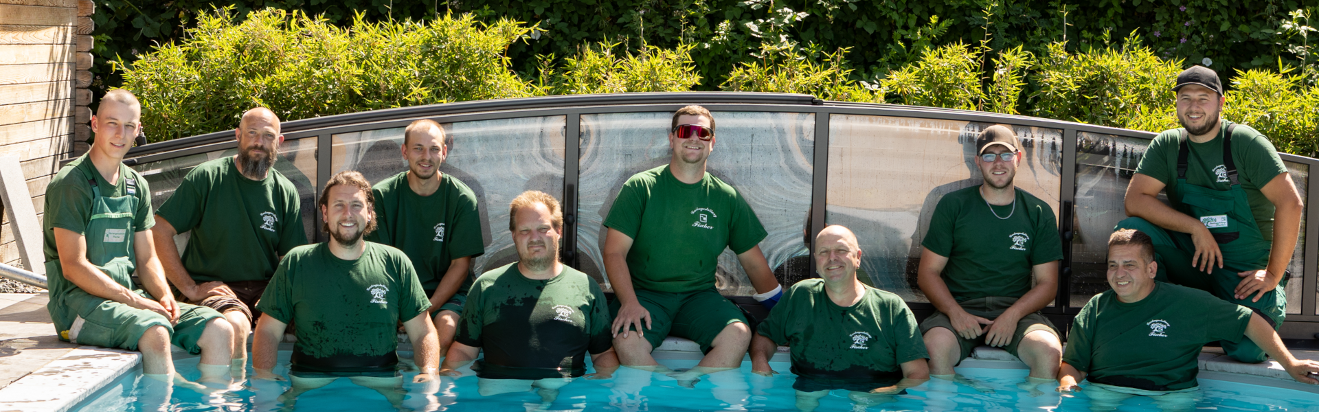 Team im Pool